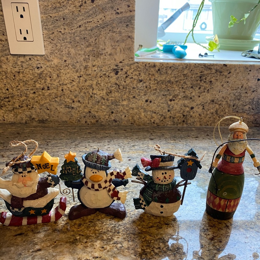 Set of 11 various old fashioned ornaments
